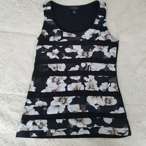 Black and white flower top